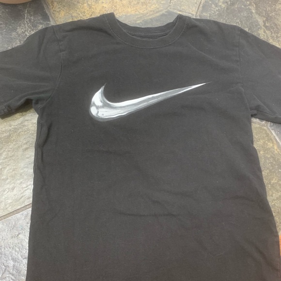 Boys Nike Shirt - Picture 2 of 4